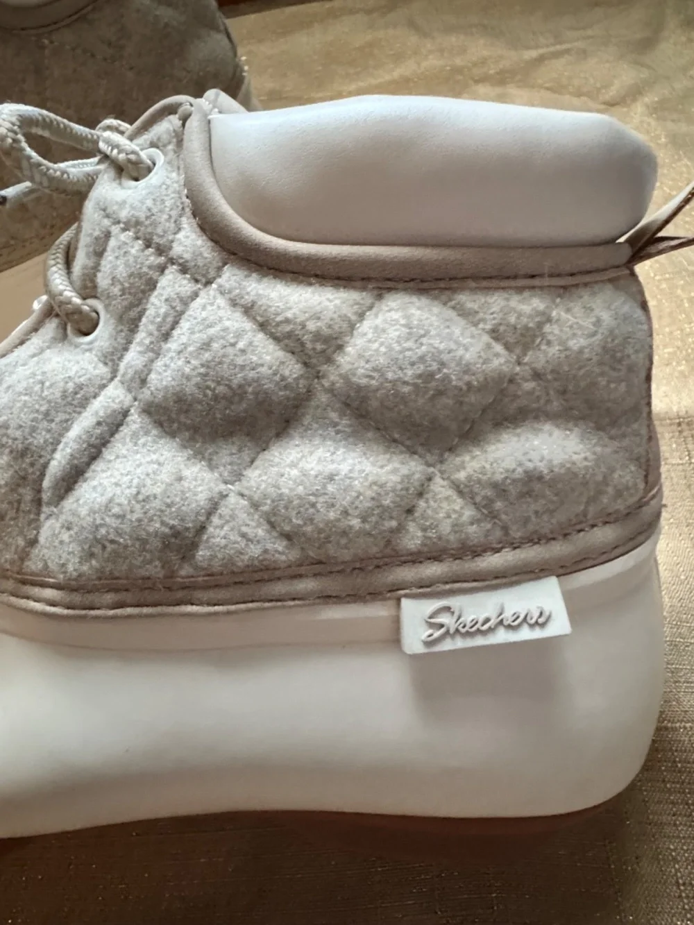 Sketchers memory foam duck boots size 8